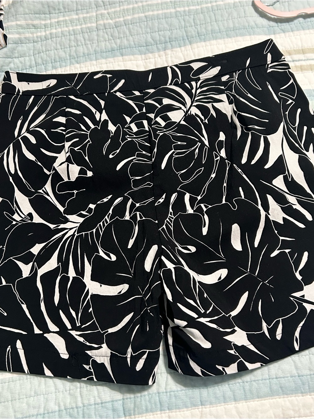 Rafaella Black and White Leaf-Print Shorts - Picture 3 of 3